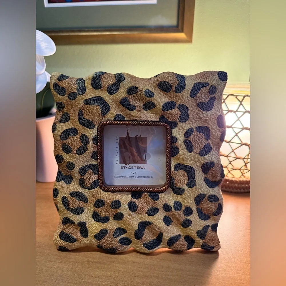 Etcetera Leopard Patterned Photo Frame - Heavy Resin - Picture 4 of 13